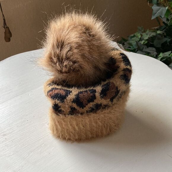 Marcus Adler Animal Print Beanie - Picture 9 of 9